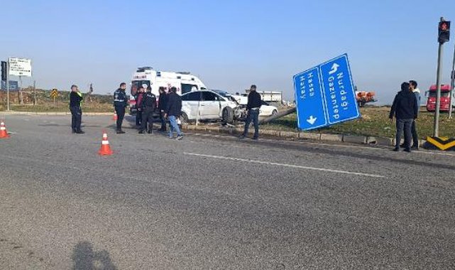 Gaziantep'te iki otomobil çarpıştı: 4 yaralı