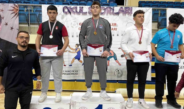 Gençler B Erkek Güreş Grup Müsabakalarına Bilecik ev sahipliği yaptı