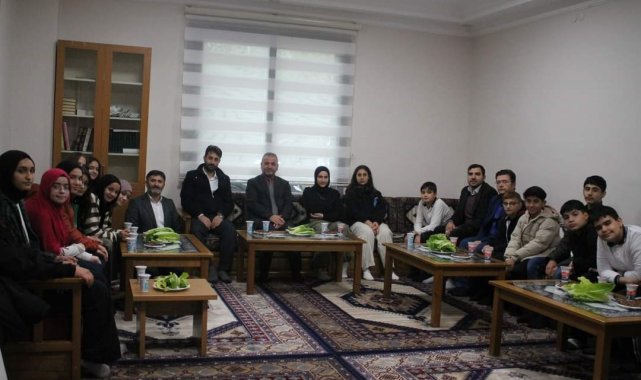 Gençler ve yaşlılar arasında gönül köprüleri kuruluyor