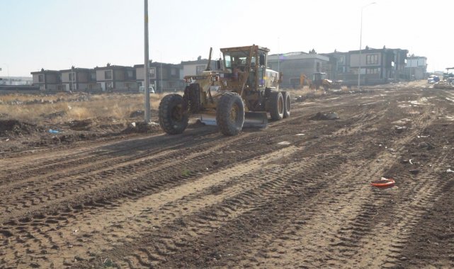 Gesi Fatih Mahallesi'nin 4 kilometrelik yolunda hummalı çalışmalar devam ediyor
