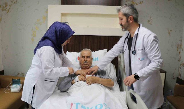 Göğüs altından açılan ufak kesiyle ağır baypas ameliyatından kurtuldu