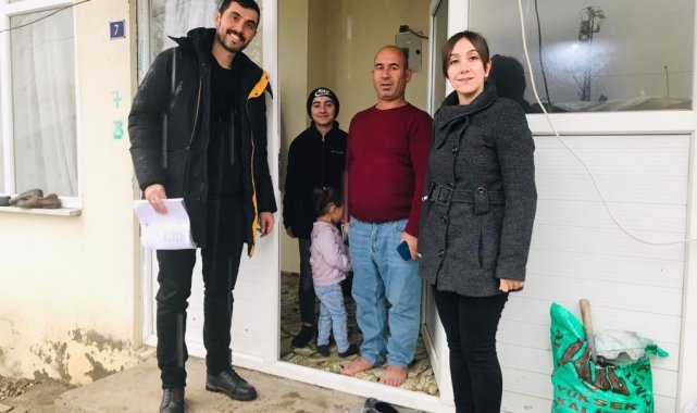 Gönüllü öğretmenler köy köy gezerek çocukları okula kazandırıyor