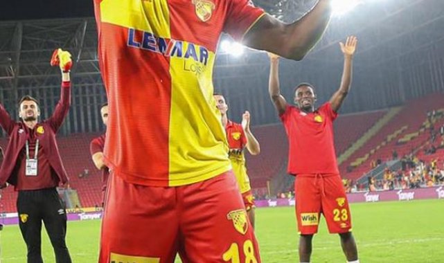 Göztepe'de Diouf ilk devreyi kapattı
