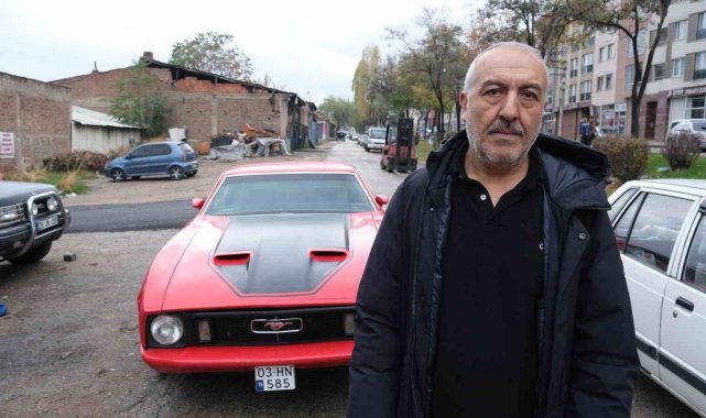 Gözü 1973 yapımı o model araçtan başkasını görmüyor