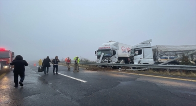 GÜNCELLEME - Şanlıurfa'da otobüs ve 2 tırın karıştığı kazada, 1 kişi öldü, 15 kişi yaralandı