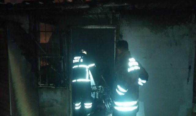 Hatay'da bir depoda yangın çıktı