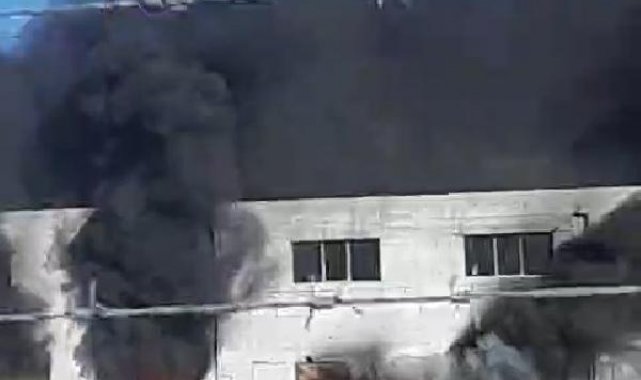 Hatay'da büro malzemeleri üreten atölyede yangın