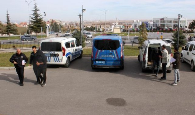 İmamın namaza gelen çocuklara vereceği simit ve kıyafetleri çalan 2 kardeş tutuklandı