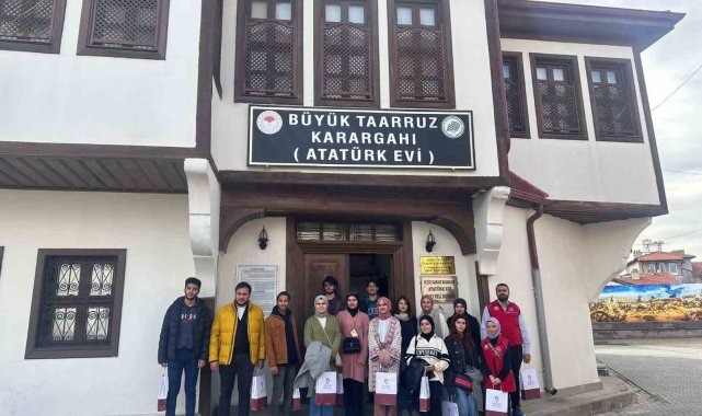 Iraklı gençler, Büyük Taarruz'da önemli bir yere sahip olan Şuhut ilçesini gezdi