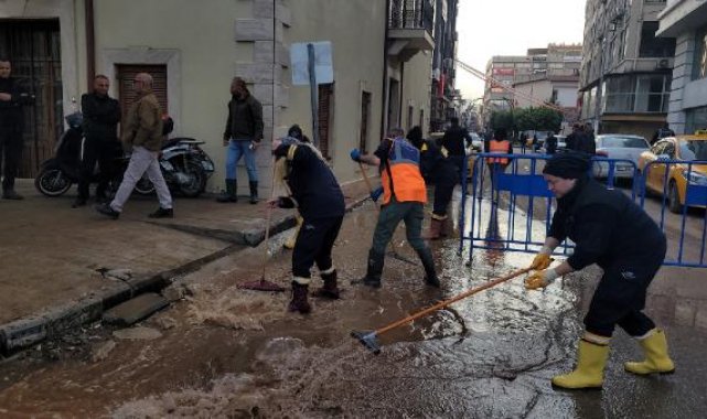 İskenderun'da sel gitti, zararı kaldı
