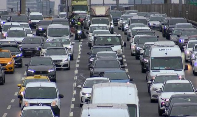 İstanbul'da trafik yoğunluğunda önlenemeyen artış
