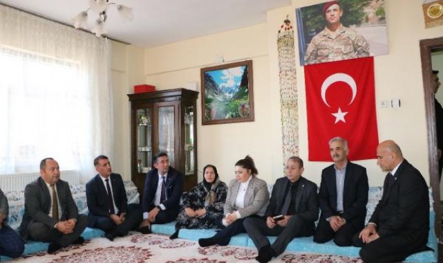 İYİ Parti heyeti, Hakkari'de şehit ailelerini ziyaret etti