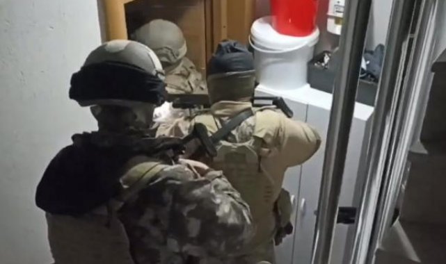 İzmir merkezli 5 ilde 10 milyon liralık dolandırıcılık yapan şüphelilere operasyon: 65 gözaltı