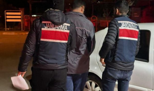 İzmir merkezli FETÖ operasyonunda 5 tutuklama
