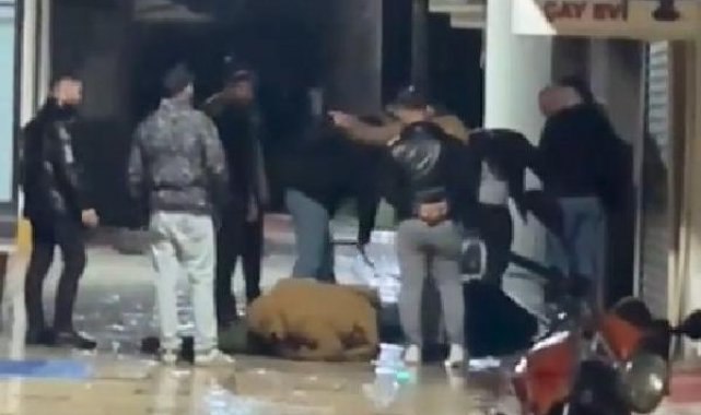 İzmit'te 2 kişiyi yerde tekmeleyen 3 şüpheli yakalandı