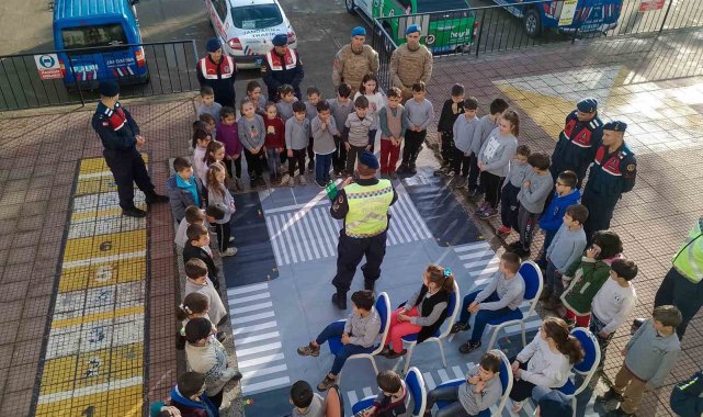 Jandarmadan öğrencilere trafik eğitimi