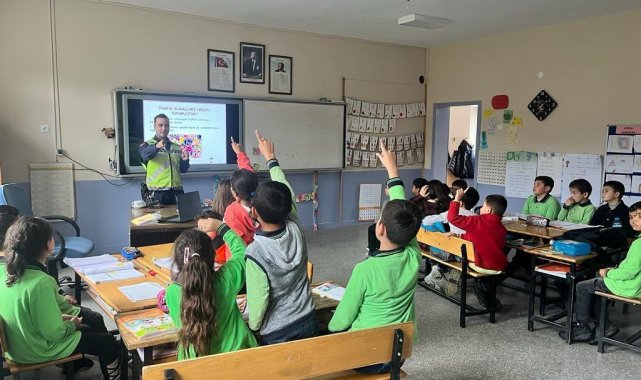 Jandarmadan öğrencilere trafik eğitimi