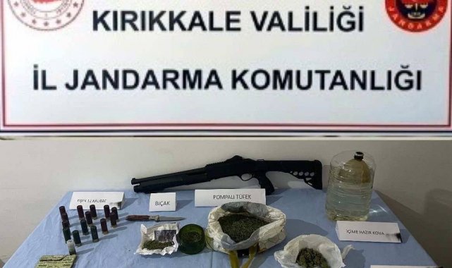 Jandarmanın şüphe üzerine durdurduğu tırda uyuşturucu ele geçirildi: 2 gözaltı