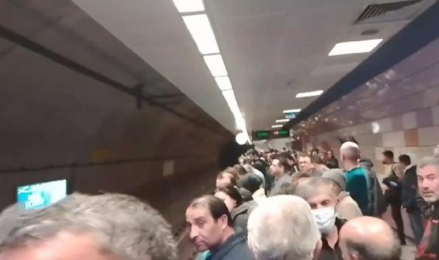 Kadıköy-Sabiha Gökçen metrosunda meydana gelen arıza yolcuları isyan ettirdi