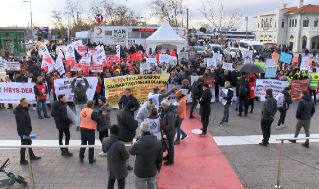 Kadıköy'de kadro isteyen işçiler eylem yaptı