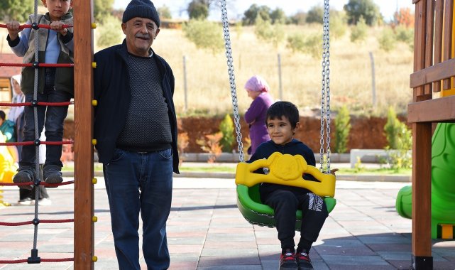 Kahramanmaraş Yenikent'e çocuk oyun alanı