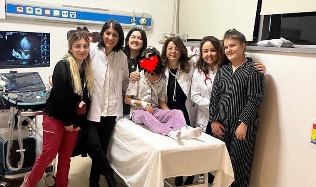 Kalp deliği olan iki çocuk ameliyatsız sağlığına kavuştu
