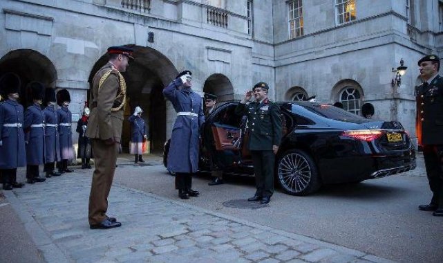 Kara Kuvvetleri Komutanı Orgeneral Bayraktaroğlu, İngiltere'de resmi temaslarda bulundu