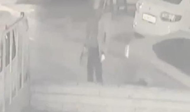 Kardeşini felç bırakanı 13 yıl sonra öldürdüğü anlar kamerada
