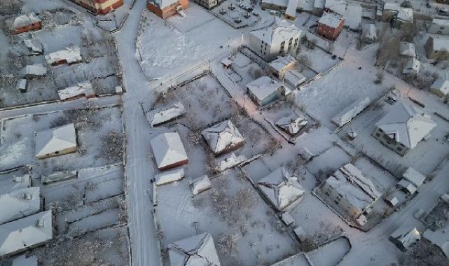 Karlıova'da kardan kapanan 40 köy ve 6 mahalle yolu açıldı
