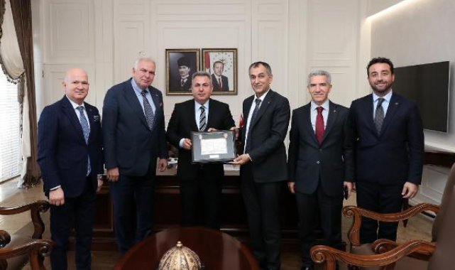 Karşıyaka'dan Vali Elban'a stat ziyareti