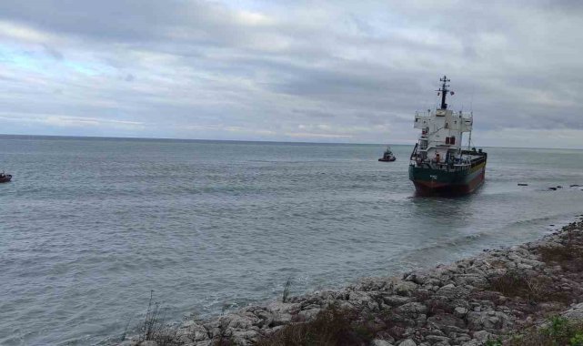 Kastamonu'da karaya oturan geminin çekilmesi için çalışma başlatıldı