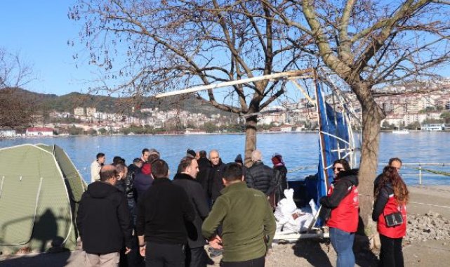 Kayıp denizcileri arama çalışmaları 25'inci gününde; aileleri de nöbette