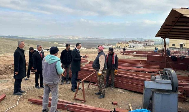 Kaymakam Bakan, kalıcı konutlarda incelemelerde bulundu