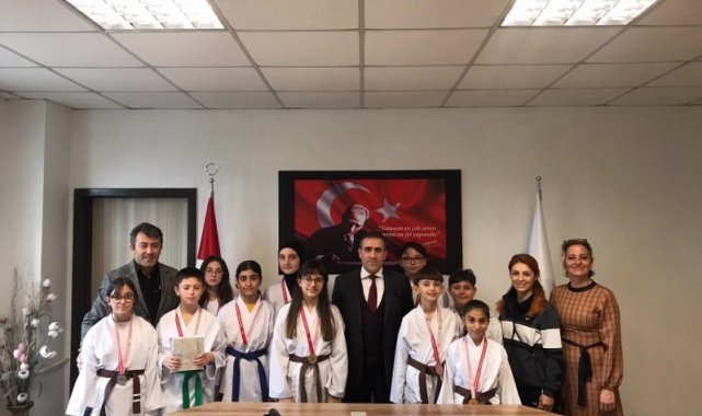 Kaymakam Memiş, şampiyon sporcuları kabul etti