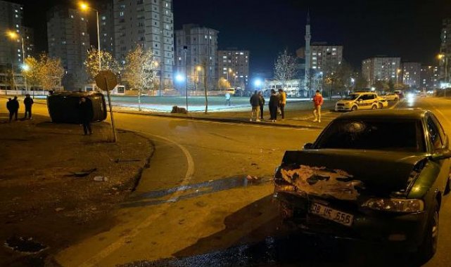 Kayseri'de otomobil ile minibüs çarpıştı: 7 yaralı