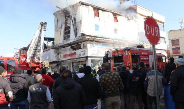 Kayseri'de tarım makineleri satan iş yerinde yangın