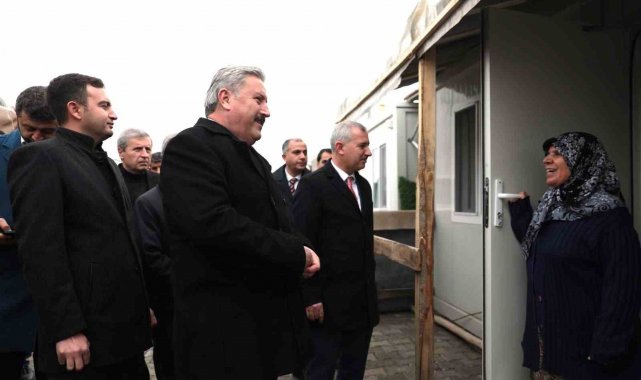 Kayseri'nin yardım tırları, Kardeş Belediye Yeşilyurt'a teslim edildi