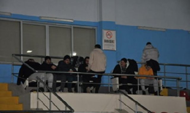 Kelkit yine sarsıldı; yeniden depremi yaşayan öğrenciler spor salonunda sabahladı