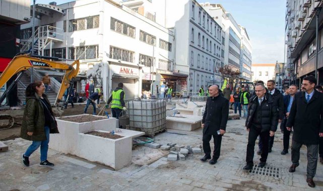 Kemeraltı'nın ana caddeleri göz kamaştıracak