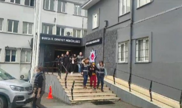 Kendilerini depremzede olarak tanıtıp kiraladıkları apart dairelerde fuhuş yaptırdılar