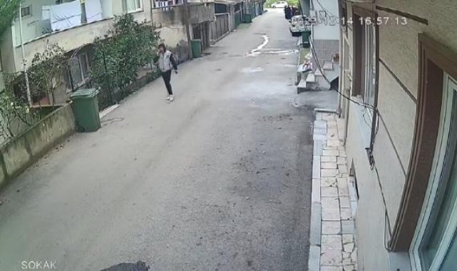 Kendilerini polis olarak tanıttıkları kadını 600 bin lira dolandıran 2 şüpheli tutuklandı