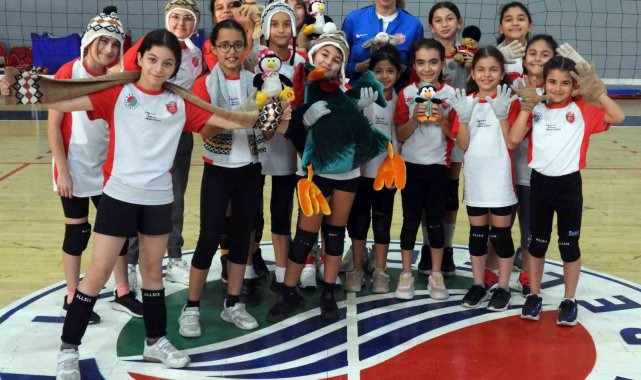 Kepezspor'dan depremzede çocuklara oyuncak