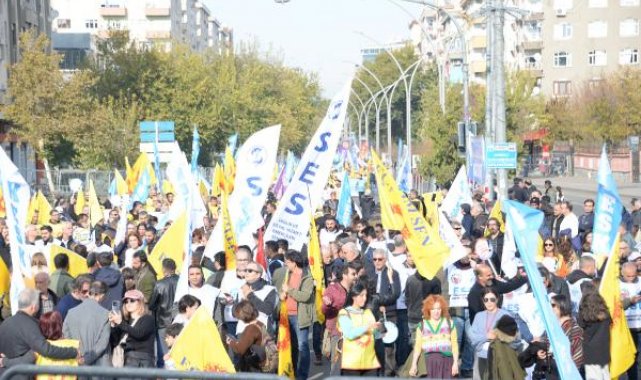 KESK'ten Diyarbakır'da 'Emekten Yana, Demokratik Halk Bütçesi' mitingi