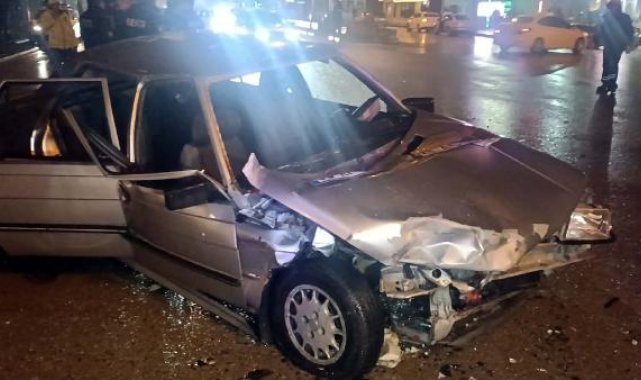 Kırıkkale'de 2 otomobil çarpıştı: 9 yaralı