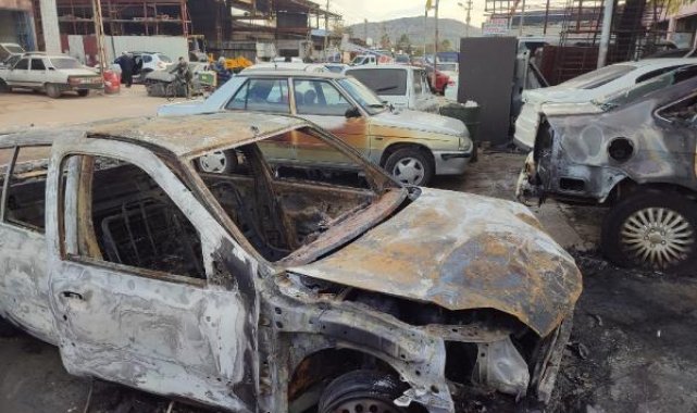 Kız arkadaşına çarpan otomobili kundakladı; 8 araç zarar gördü