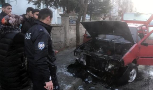 Kontağı çevirdi, otomobili alev aldı
