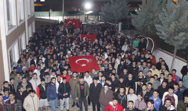 Konya'da yurtta kalan öğrenciler terörü lanetledi