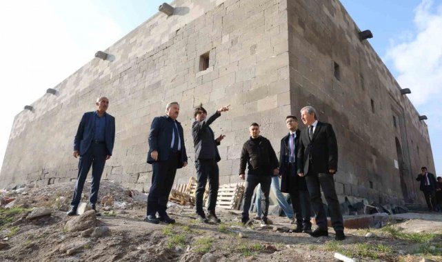 Köşk Medrese hizmete girmek için gün sayıyor