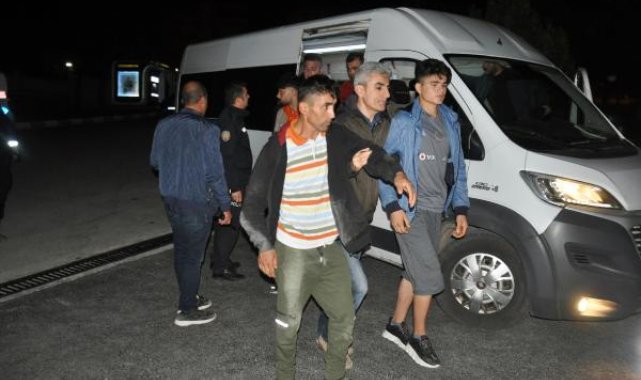 Kumar oynarken suçüstü yakalanan 11 Afgan sınır dışı edildi