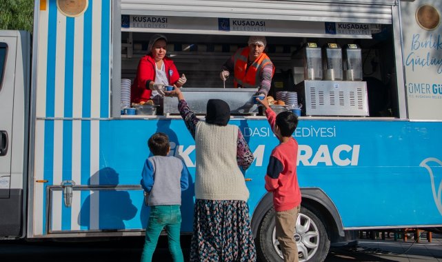 Kuşadası Belediyesi'nden sıcak çorba ikramı